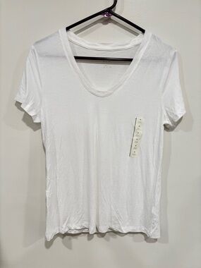 a new day White Scoop Neck Short Sleeve Tee